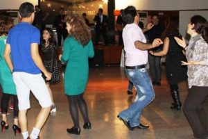 İranlı turistler Van'da b&ouml;yle eğlendi
