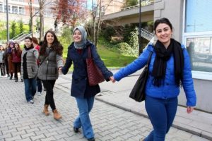 Kan bağışı kampanyası i&ccedil;in 'hayat zinciri' oluşturdular
