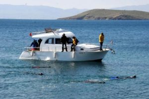 Bodrum'da deniz dibi temizliği Ortakent'te s&uuml;rd&uuml;