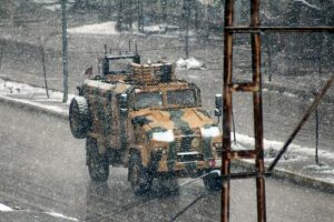 Operasyon kar yağışına rağmen devam ediyor