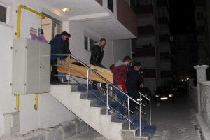 Piknik t&uuml;p&uuml;n&uuml;n gazını a&ccedil;arak intihar etti