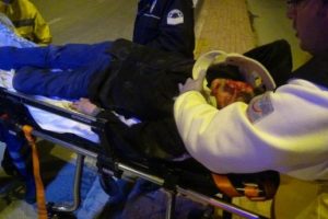 Ref&uuml;je &ccedil;arpan motosiklet takla attı: 1 ağır yaralı