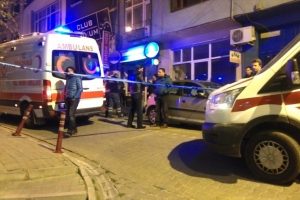 Eğlence mekanında silahlar konuştu: 2 &ouml;l&uuml;