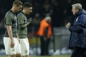 Galatasaraylı Podolski, &uuml;lkesinde tartışma konusu oldu