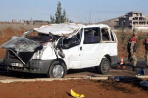 Şanlıurfa'da iş&ccedil;i servisi devrildi: 14 yaralı
