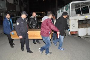 Piknik t&uuml;p&uuml;n&uuml; a&ccedil;arak intihar etti