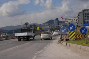 İzmir'de hız koridoruna giren yandı
