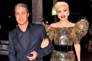 Gaga'nın yaşg&uuml;n&uuml;nde yıldızlar karması...