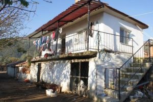 Eşini av t&uuml;feğiyle g&ouml;ğs&uuml;nden vurarak &ouml;ld&uuml;rd&uuml;