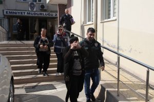 Bursa'da &ouml;ğrencileri zehirleyen uyuşturucu tacirleri enselendi!