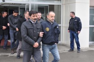 17 adrese ter&ouml;r baskını: 17 g&ouml;zaltı