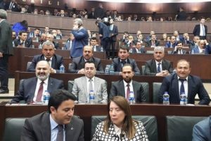 CHP'den ihra&ccedil; edilen başkanlar Ak Parti'ye ge&ccedil;ti
