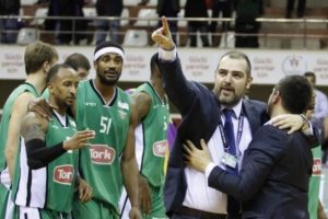 Basketbolda Stefanos Dedas r&uuml;zgarı