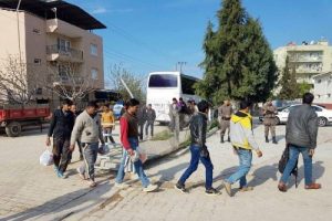 S&ouml;ke'de 50 m&uuml;lteci yakalandı