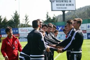 Beşiktaş, Kasımpaşa ma&ccedil;ı hazırlıklarını s&uuml;rd&uuml;rd&uuml;