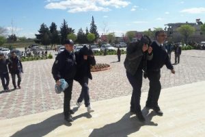 IŞİD'e katılmaya giderken yakalanan 3 kişi adliyede