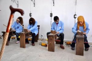 &Uuml;niversite &ouml;ğrencileri d&uuml;nyaca &uuml;nl&uuml; Devrek bastonunu &uuml;retiyor