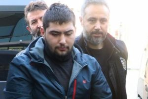 Annesiyle yaşayan adamı bacağından vurdu