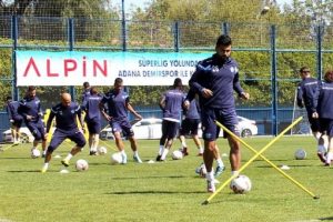 Adana Demirspor'da &ccedil;ift antrenman