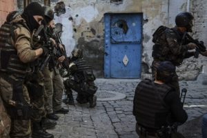 Mehmet&ccedil;ik artık duvarın arkasını g&ouml;rebilecek