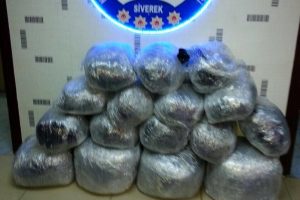 Diyarbakır'da 102 kilo esrar ele ge&ccedil;irildi
