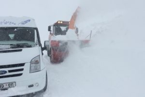 Karayoluna &ccedil;ığ d&uuml;şt&uuml;