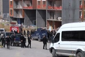 İnşaatın 23. katından d&uuml;şen iş&ccedil;i hayatını kaybetti