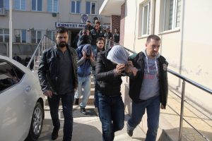 Bursa'daki uyuşturucu operasyonunda 9 kişiden 8'i tutuklandı