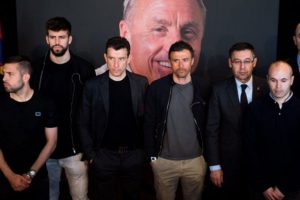 Barcelona takım halinde Cruyff'u andı!