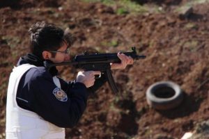 Bolu polisine y&uuml;r&uuml;yerek ve koşarak atış eğitimi