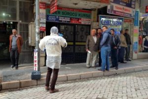 Emekli kadın &ouml;ğretmeni evinde &ouml;ld&uuml;r&uuml;p altınlarını &ccedil;aldılar