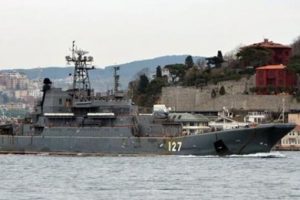 Rus savaş gemisi İstanbul Boğazı'ndan ge&ccedil;ti