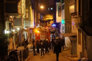 Beyoğlu'nda 2 katlı bina &ccedil;&ouml;kt&uuml;