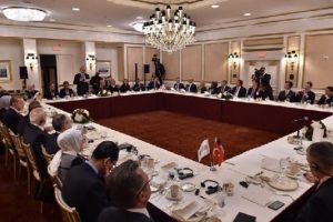 Erdoğan, d&uuml;ş&uuml;nce kuruluşu temsilcileriyle bir araya geldi