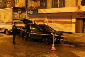 Adıyaman'da park halindeki otomobil kundakladı