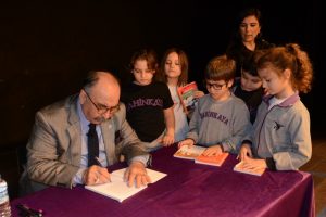 Yalva&ccedil; Ural, Şahinkayalı &ouml;ğrencilerle buluştu