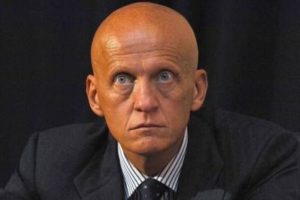 Pierluigi Collina bug&uuml;n geliyor