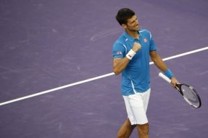 Djokovic zorlanmadan &ccedil;eyrek finalde