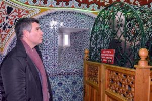 TBB Başkanı Feyzioğlu, Erzurum'da namaz kılıp şehitler i&ccedil;in dua etti