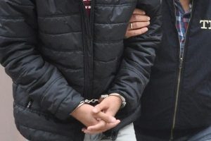 Erciş'te PKK operasyonunda 19 g&ouml;zaltı