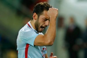 H&uuml;seyin &Ccedil;alhanoğlu, Trabzonspor'a "Davadan vazge&ccedil;in" ricasında bulundu