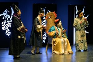 "Turandot ve Aklayıcılar Kongresi" Bursa'da seyirci &ouml;n&uuml;ne &ccedil;ıktı