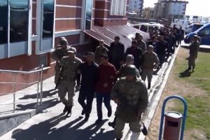 Van'da ter&ouml;r operasyonu: 19 g&ouml;zaltı