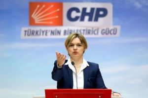 CHP'den &uuml;&ccedil; bakana istifa &ccedil;ağrısı