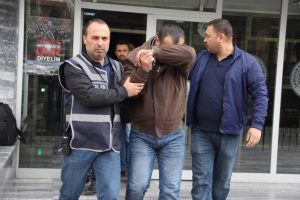 Evlerden milyonluk hırsızlığa 2 g&ouml;zaltı