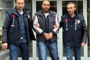 Selamını almayan kişiyi ekmek bı&ccedil;ağıyla ağır yaraladı
