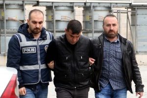 Hakkında 31 yıl hapis cezası bulunan ş&uuml;pheli sahte kimlik ile yakalandı