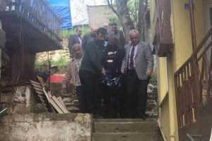 Cansız bedenini 9 yaşındaki kızı buldu