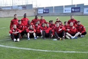 Elazığspor'da futbolcular oturma eylemi yaptı
