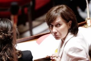 Fransız Bakandan skandal tesett&uuml;r eleştirisi